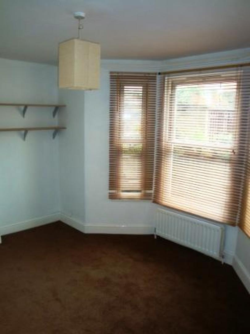 			4 Bedroom, 1 bath, 1 reception Flat			 Ashmore Road, MAIDA VALE/QUEENS PARK